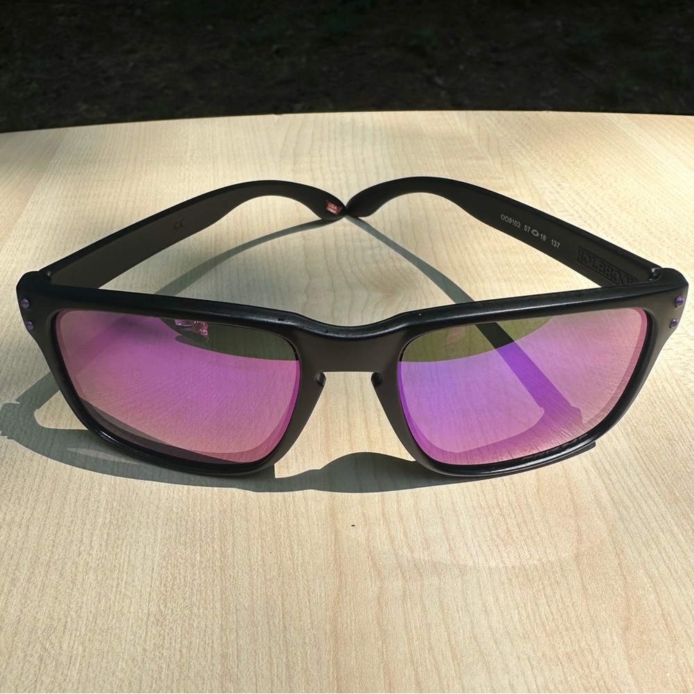 OAKLEYS Sunglasses men POLARIZED purple lenses black frames BRAND NEW IN CASE